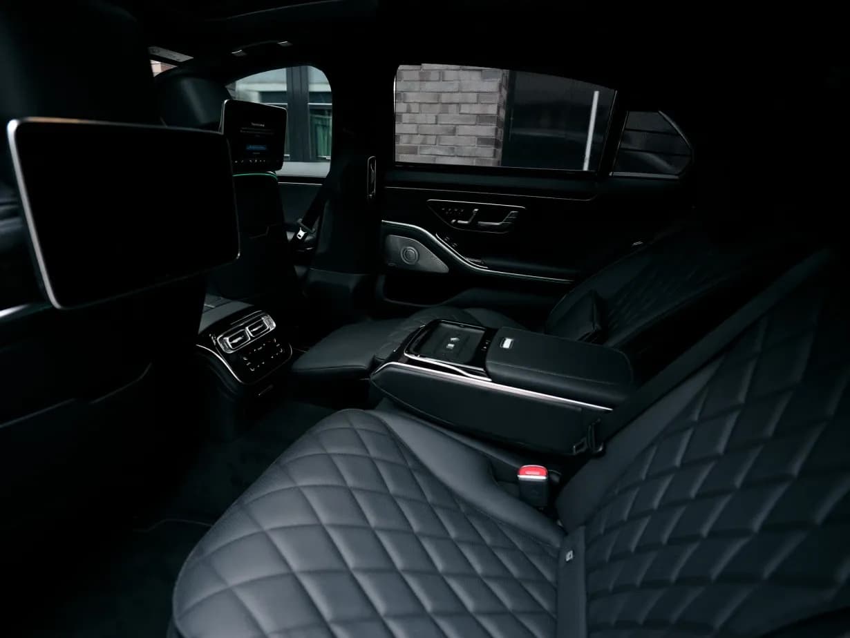 Luxury chauffeur vehicle interior – First-class rear seating for S-Class and V-Klasse rentals in Munich