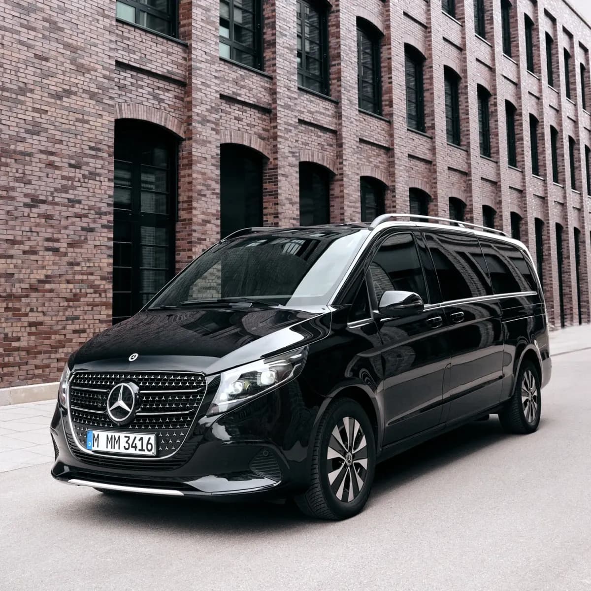 VIP sightseeing Munich – exclusive day trips and custom tours in a luxury Mercedes V-Class van featuring a private chauffeur by Mosaik Motors.