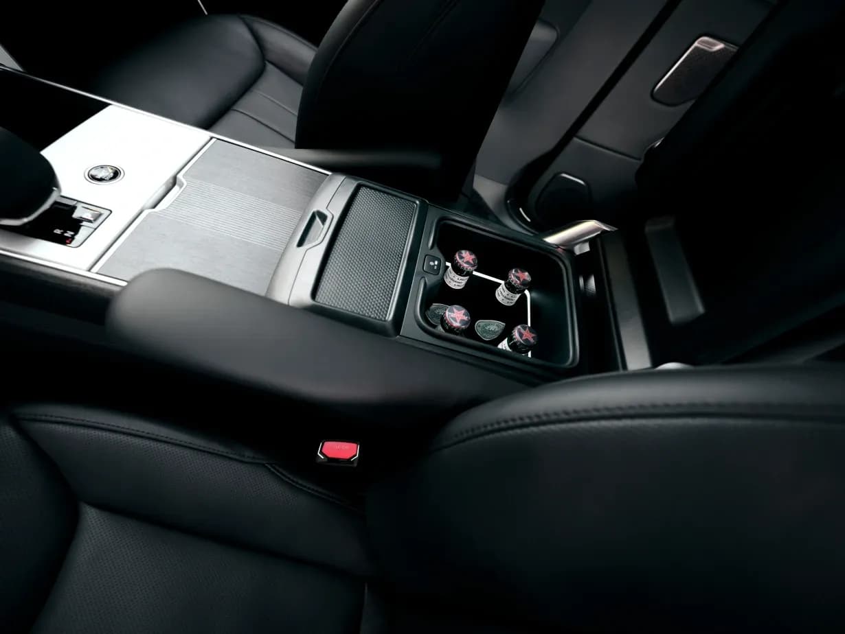 First Class Chauffeur Service Interieur Courchevel 1850 – Exklusiver Fond mit Board-Erfrischung