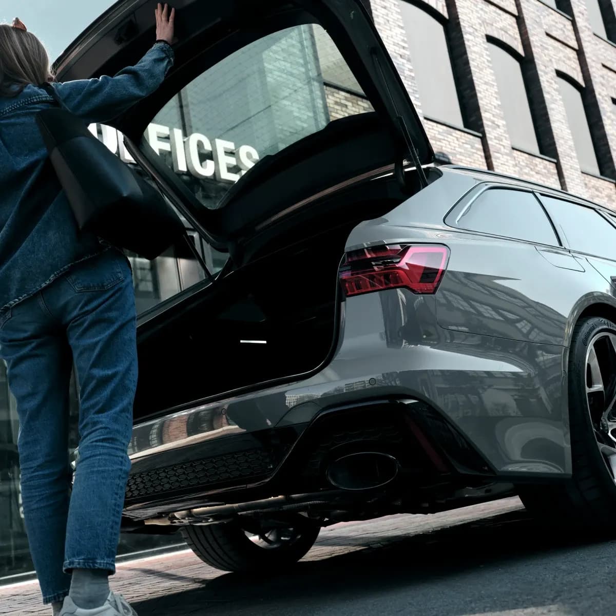 Premium-Mietwagen in München – Erstklassiger Car Rental Delivery Service zu den exklusivsten Hotels wie dem Bayerischen Hof und den Vier Jahreszeiten von Mosaik Motors.