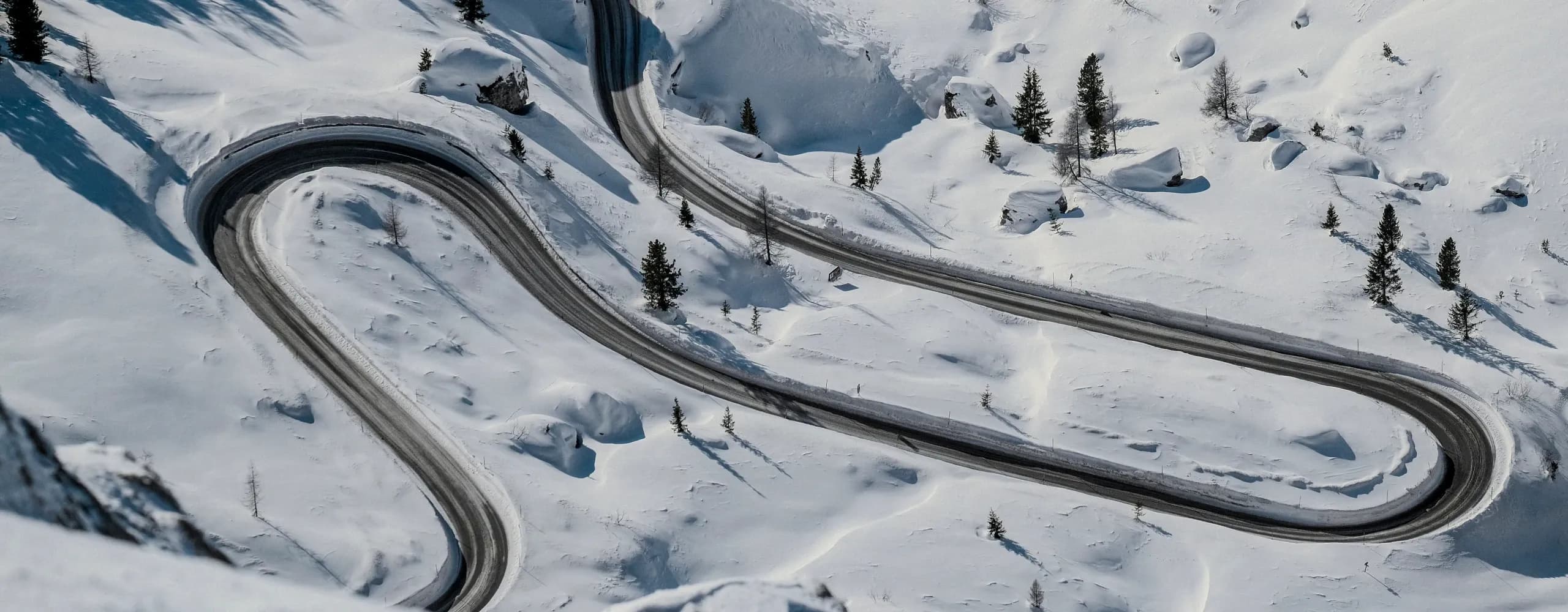 Exklusiver Chauffeur Service Courchevel 1850 – Sichere Fahrt über verschneite Serpentinen und Alpenpässe
