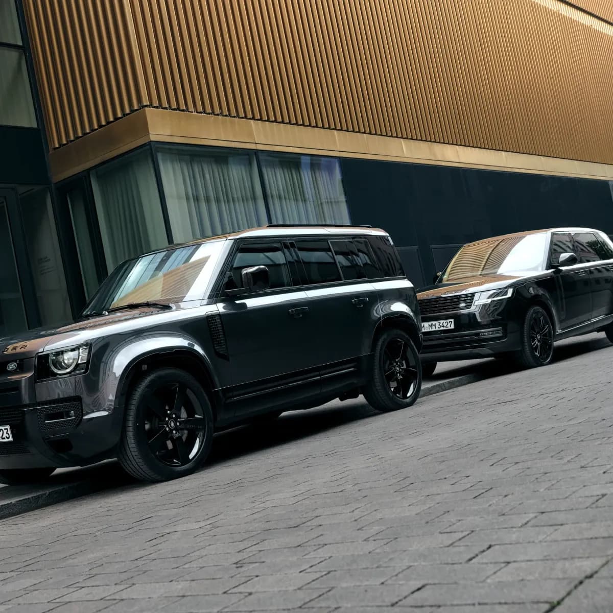 Luxury SUV rental Munich – bespoke special request service featuring Defender and Range Rover models for film productions, photo shoots, and high-end events by Mosaik Motors.