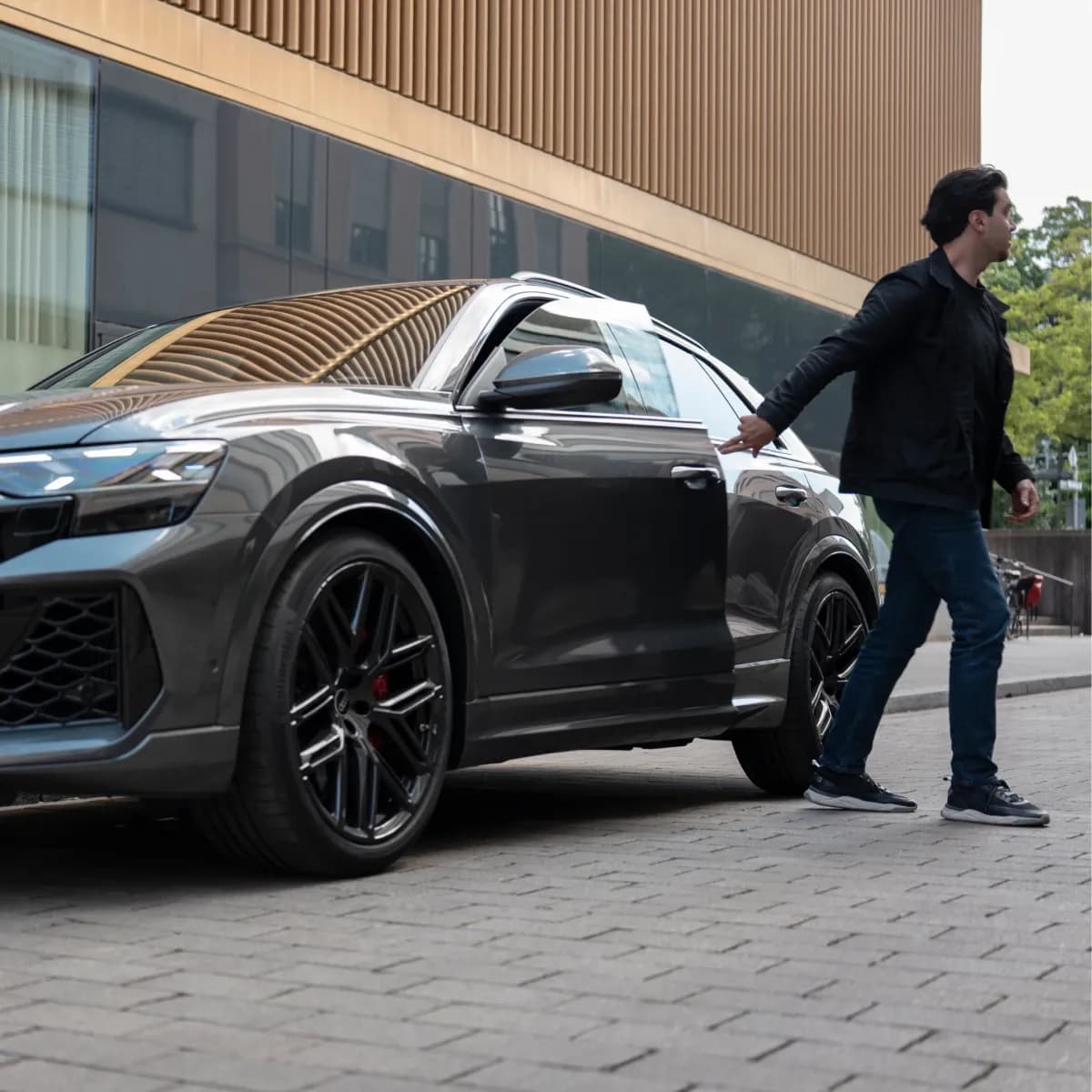 Premium fleet rental Munich – professional delegation & event mobility solutions with personal assistance and flexible vehicle delivery anywhere you need it by Mosaik Motors.
